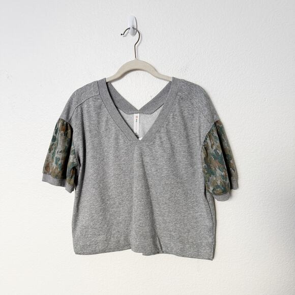 [Anthropologie] Daily Practice Puff Sleeve Camo Print V-Neck Top NWT Sz Small S - Picture 2 of 12